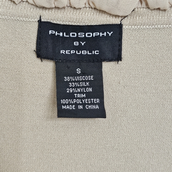 Nwot Philosophy by Republic Tan Ruffled 3/4 Sleeve Cardigan w/Silver Bead Button - Picture 3 of 15